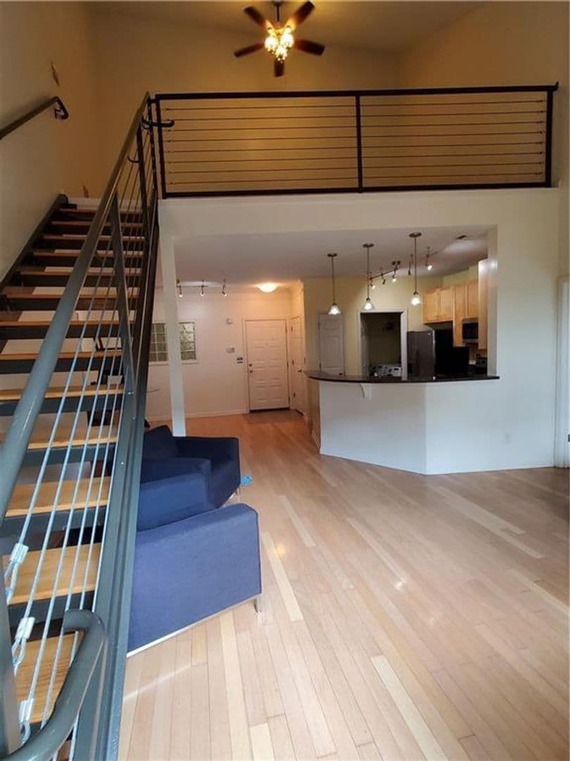 Atlanta House: 400 17th St NW