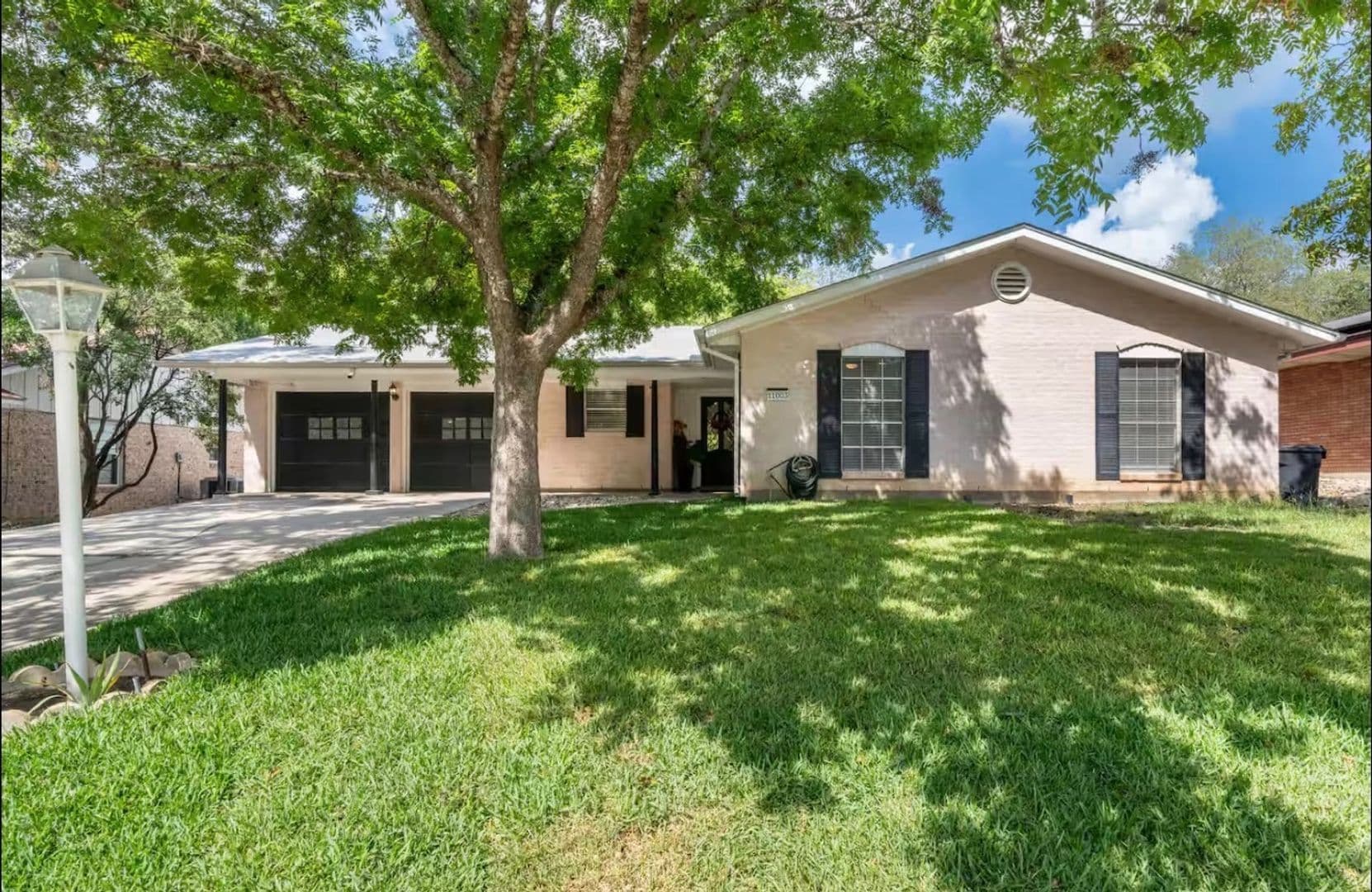 San Antonio House: 11003 Burr Oak Dr