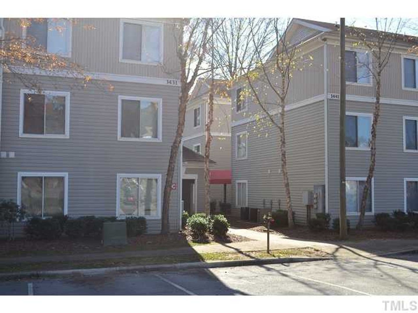 Raleigh House: 1431 Collegiate Cir