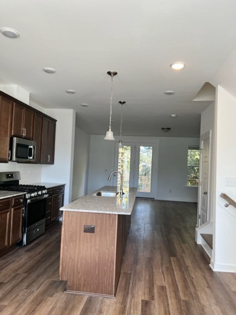 Cary House: 1110 Kiernan Grove Ln