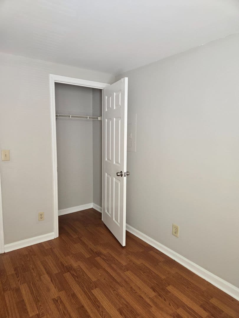 Charlotte House: 1649 Arlyn Cir