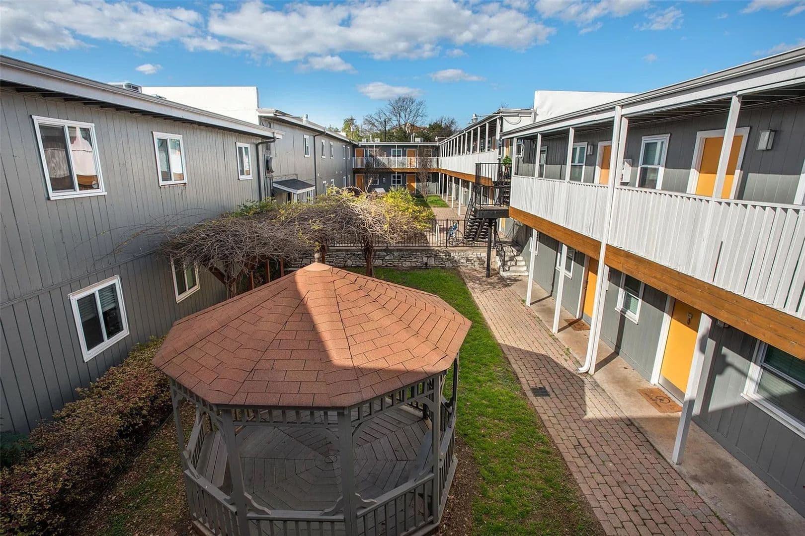 Austin House: 2401 Manor Rd