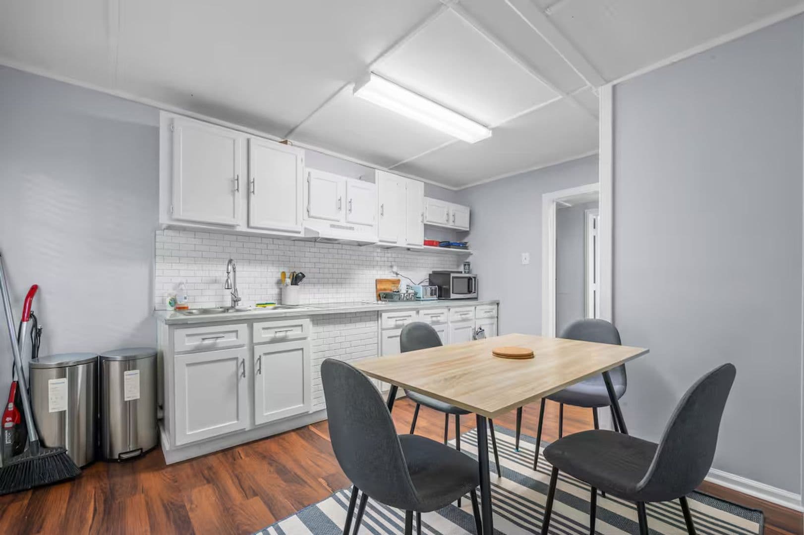 Lilburn House: 493 Greg Dr SW