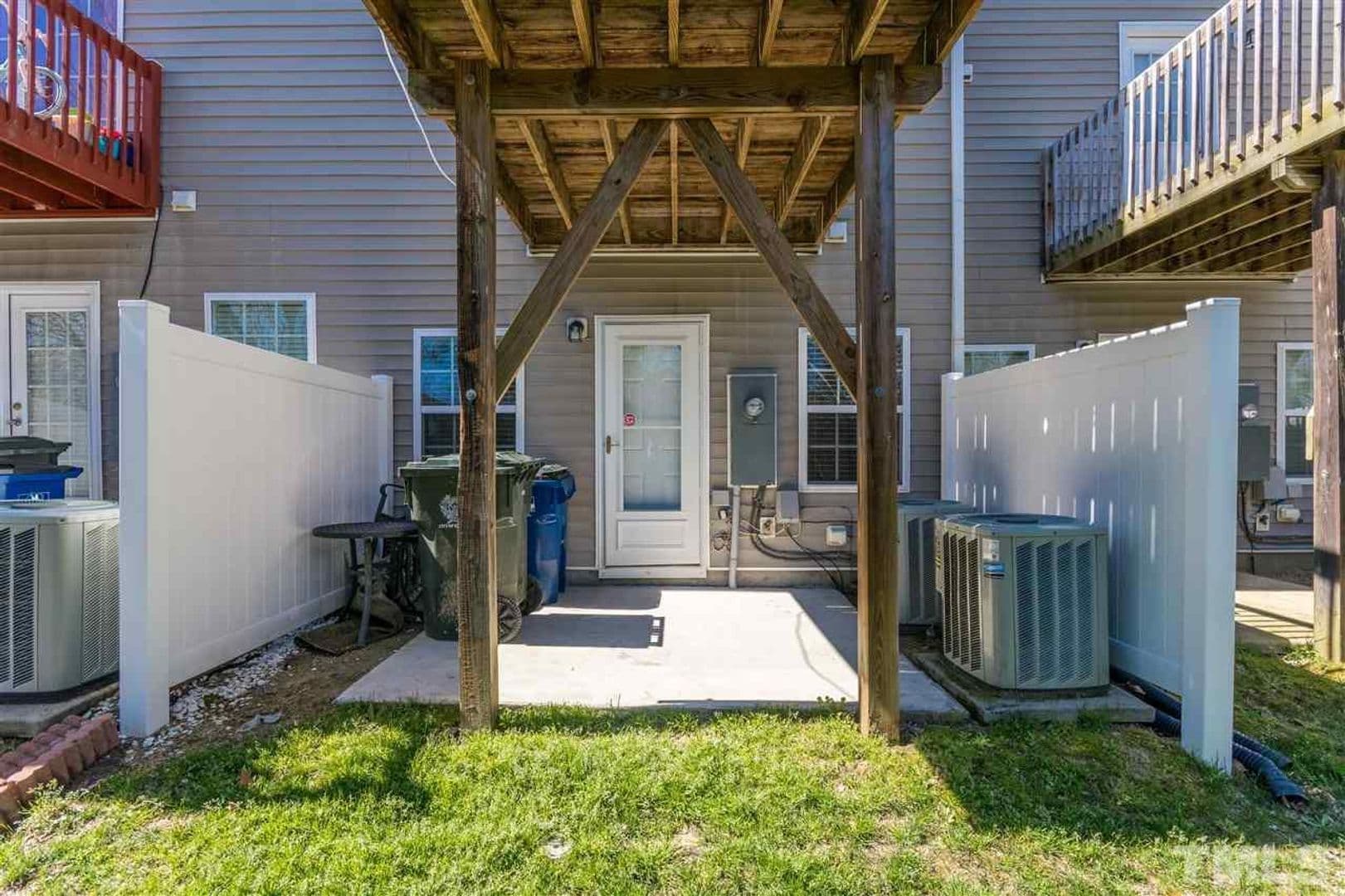 Raleigh House: 5355 Big Bass Dr