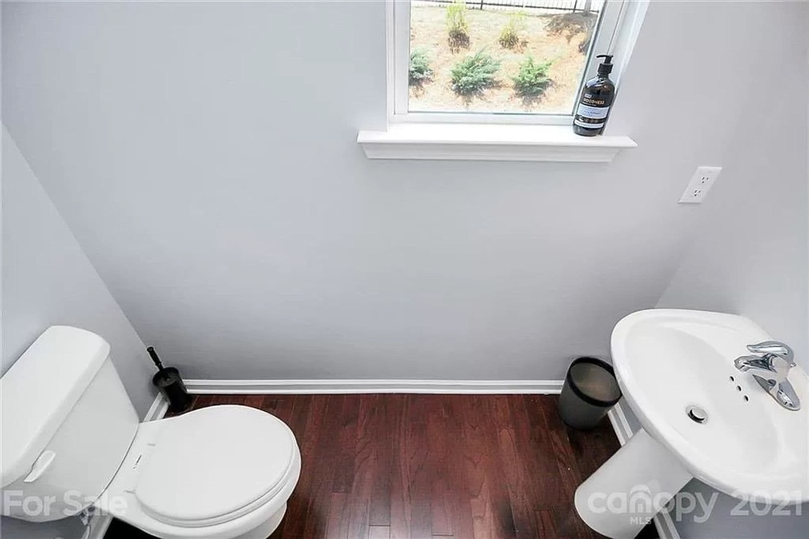 Charlotte House: 1502 Sharon Rd W