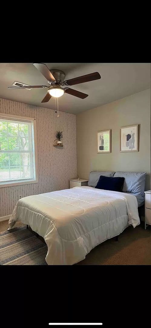 Salisbury House: 1216 W Horah St