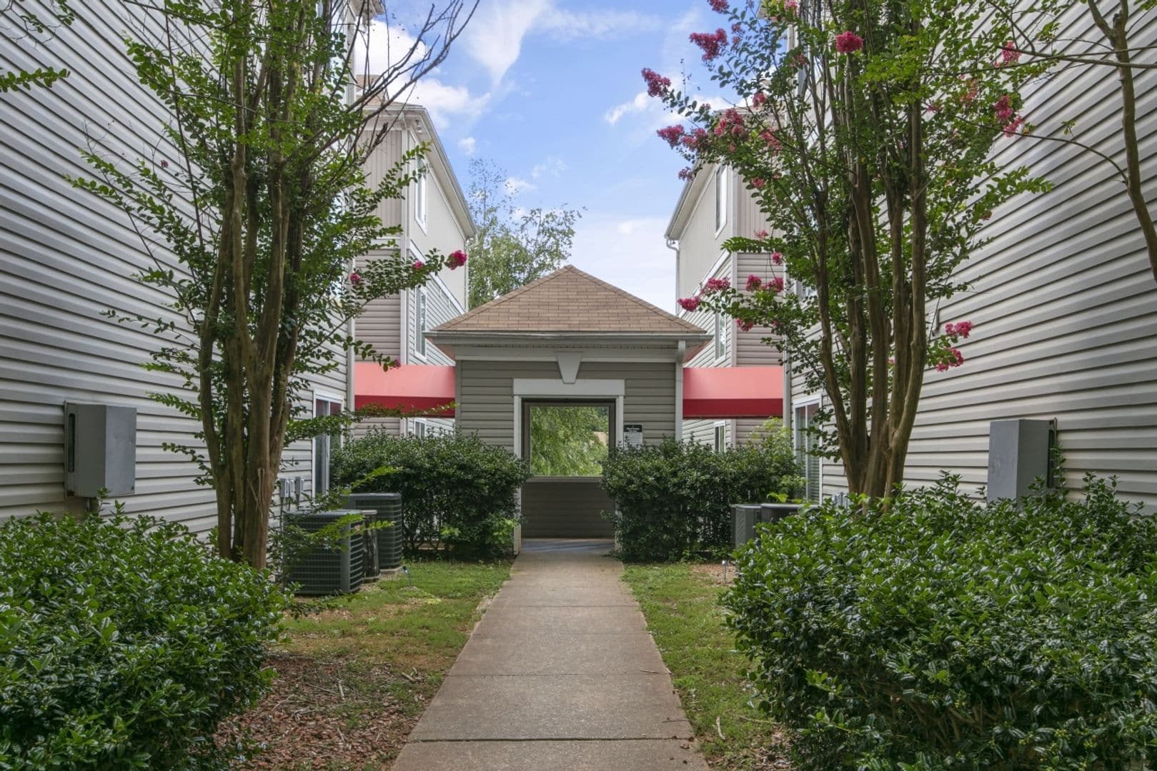 Raleigh House: 1251 #002 University Ct