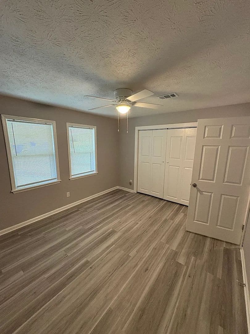 Conyers House: 1637 Pinedale Cir NW
