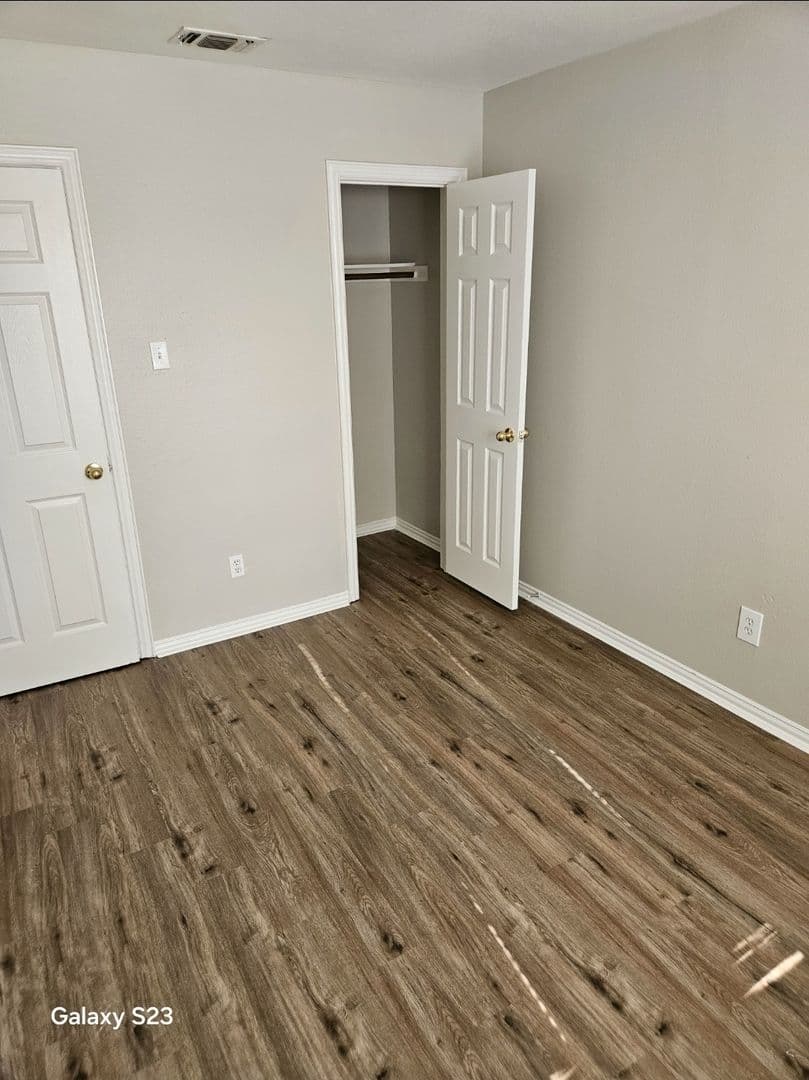 Fort Worth House: 1702 Stalcup Rd