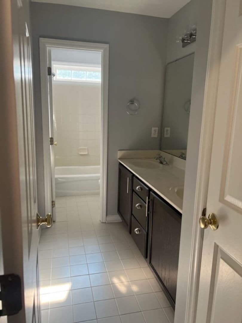 Apex House: 2119 Abby Knoll Dr