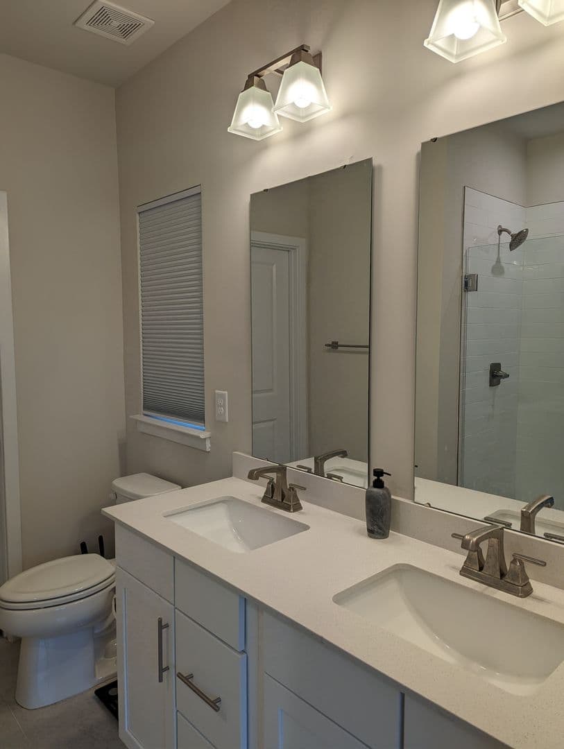 Charlotte House: 1114 Gleason Wy