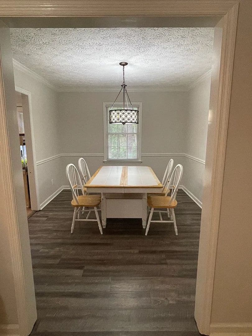 Kennesaw House: 3250 Stoney Acres Dr NW