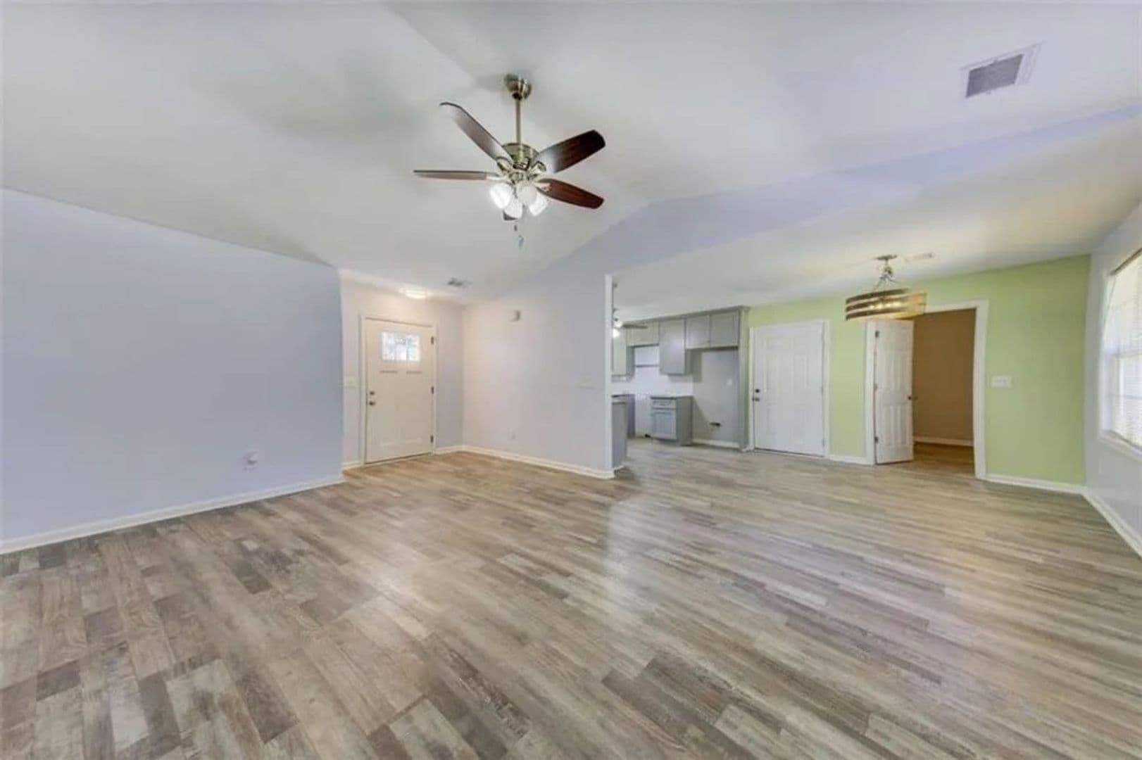 Covington House: 915 Navajo Trl