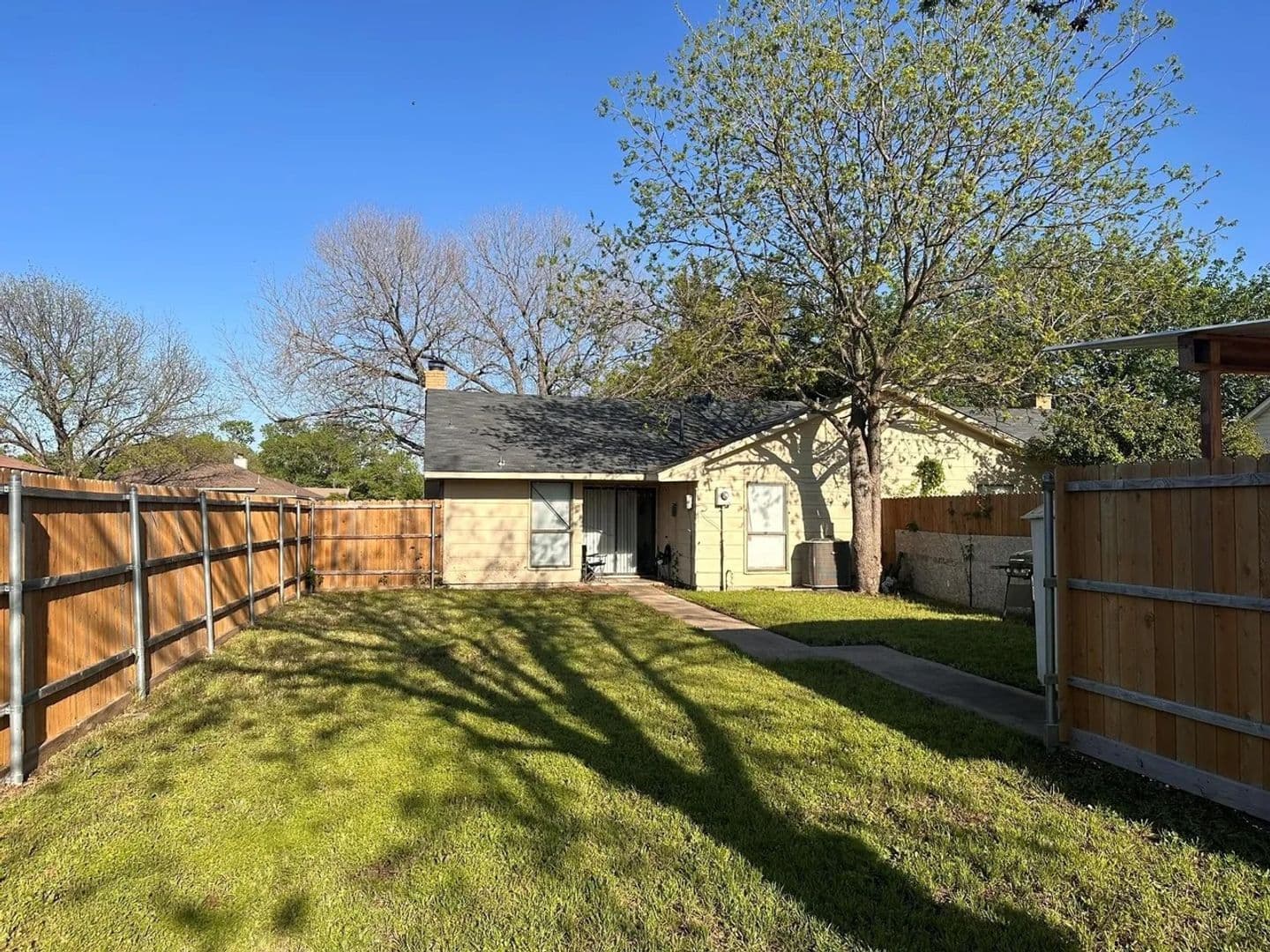 Garland House: 2026 Santa Anna Dr