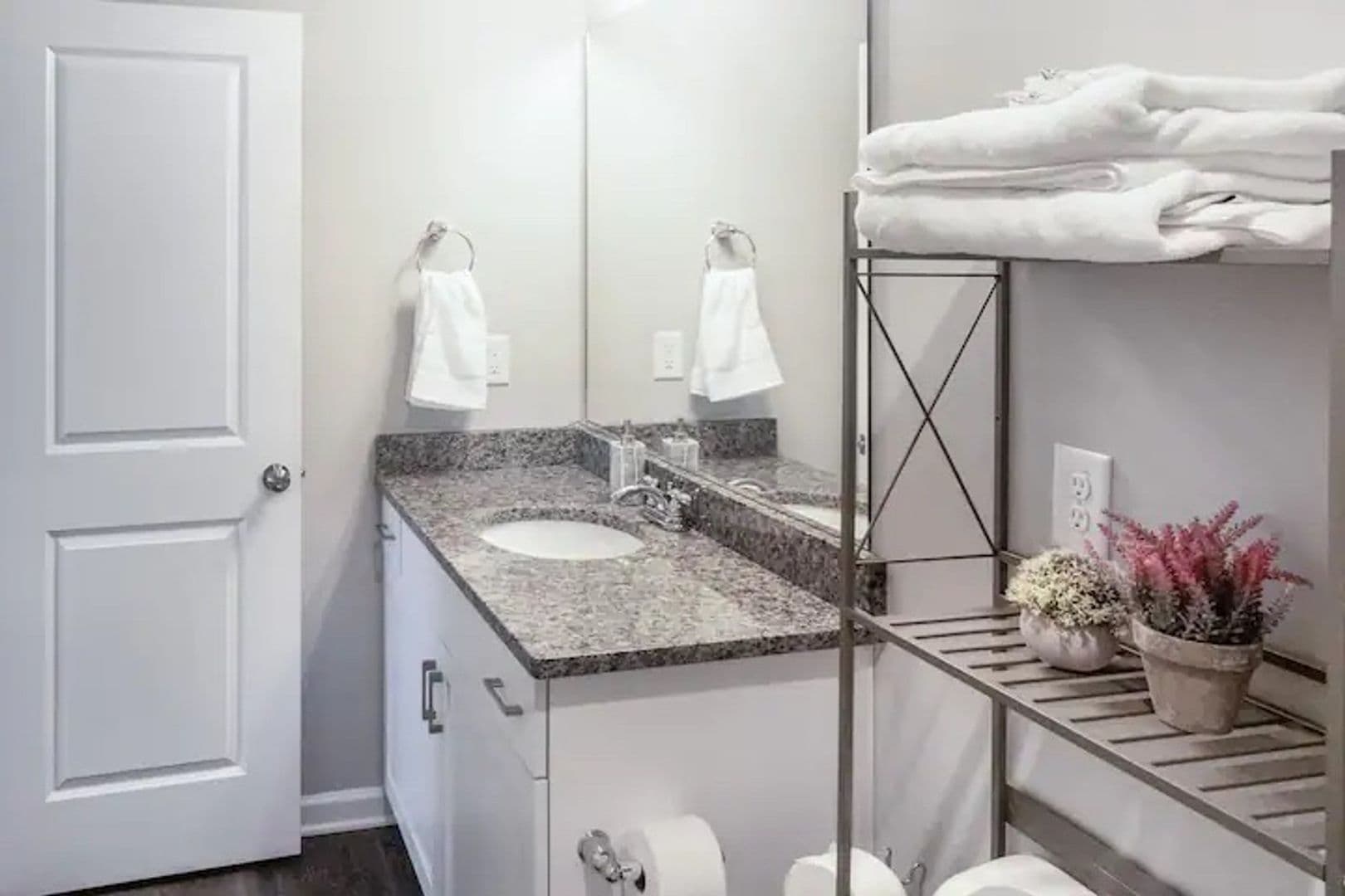 East Point House: 3196 Laurel Ridge Cir