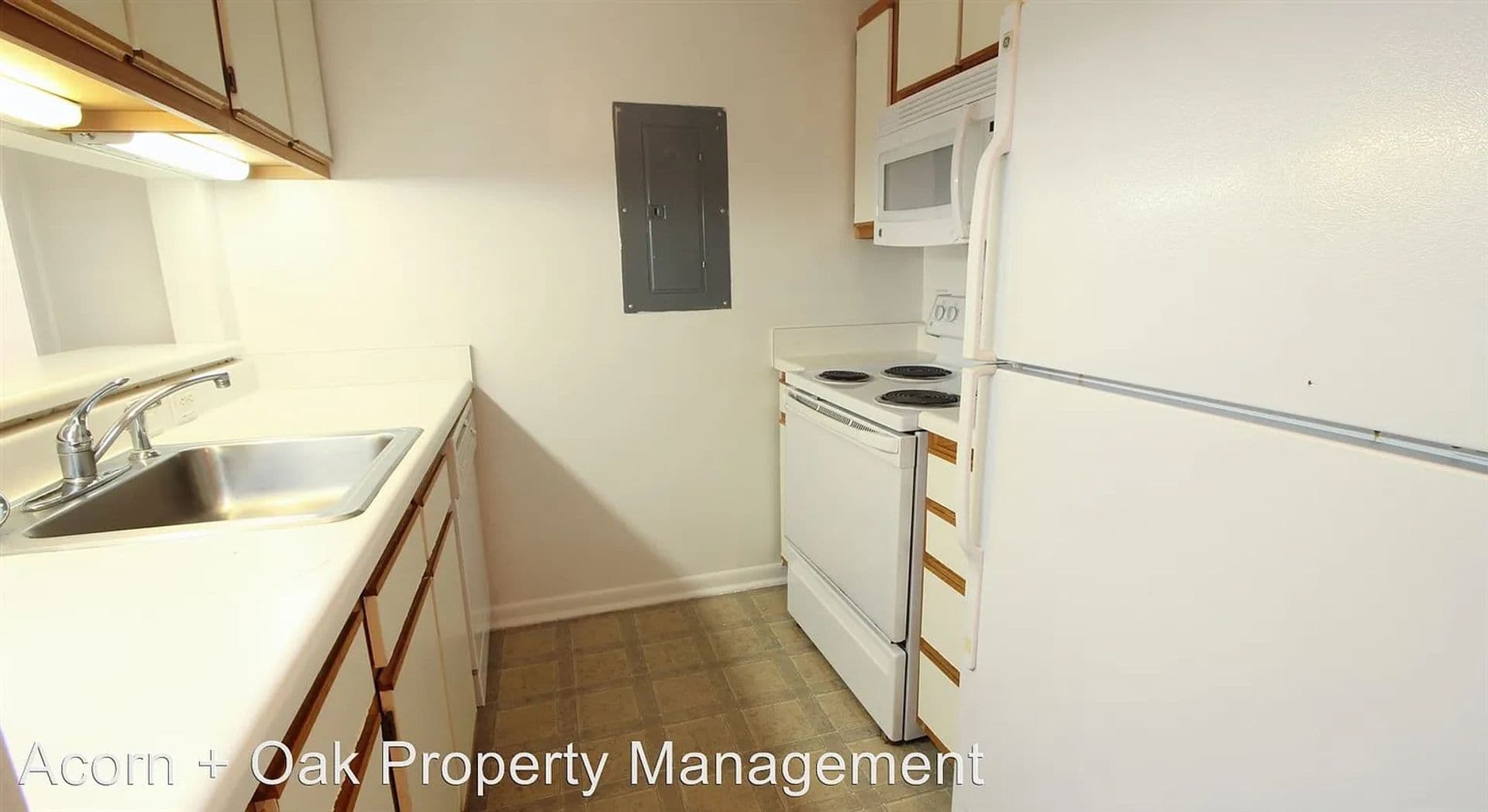 Raleigh House: 1431 Collegiate Cir