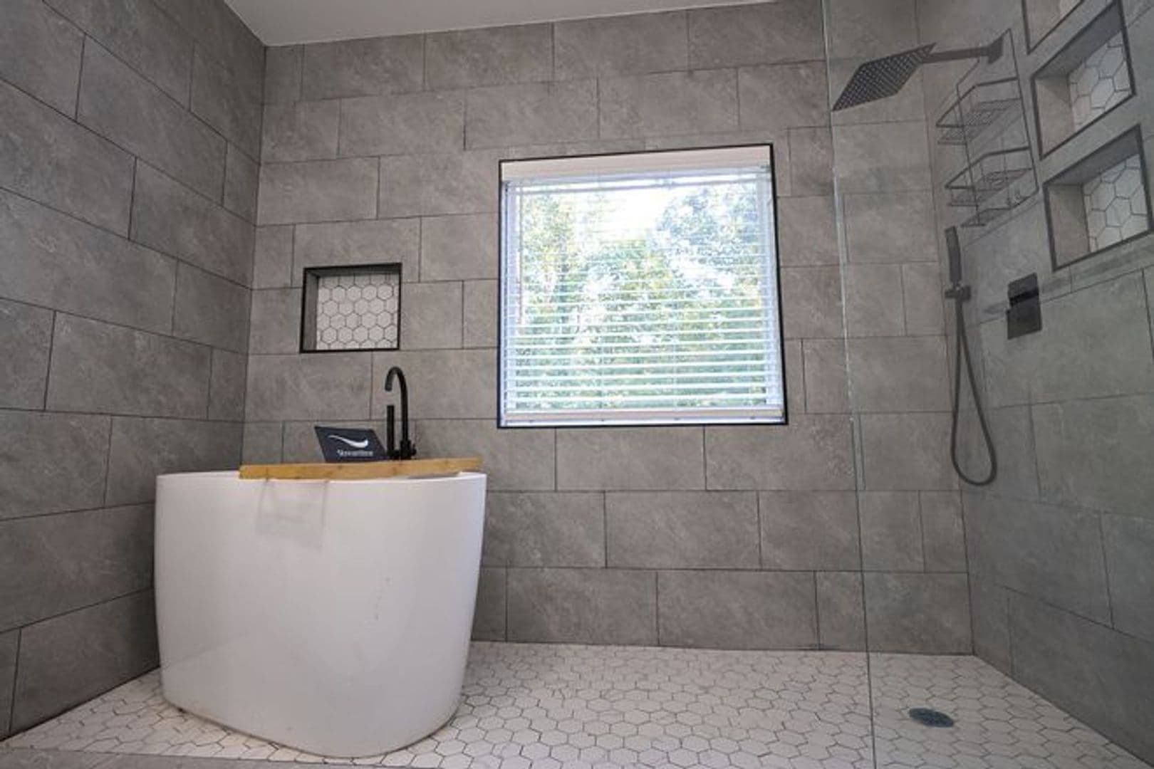 Decatur House: 3179 Alston Dr