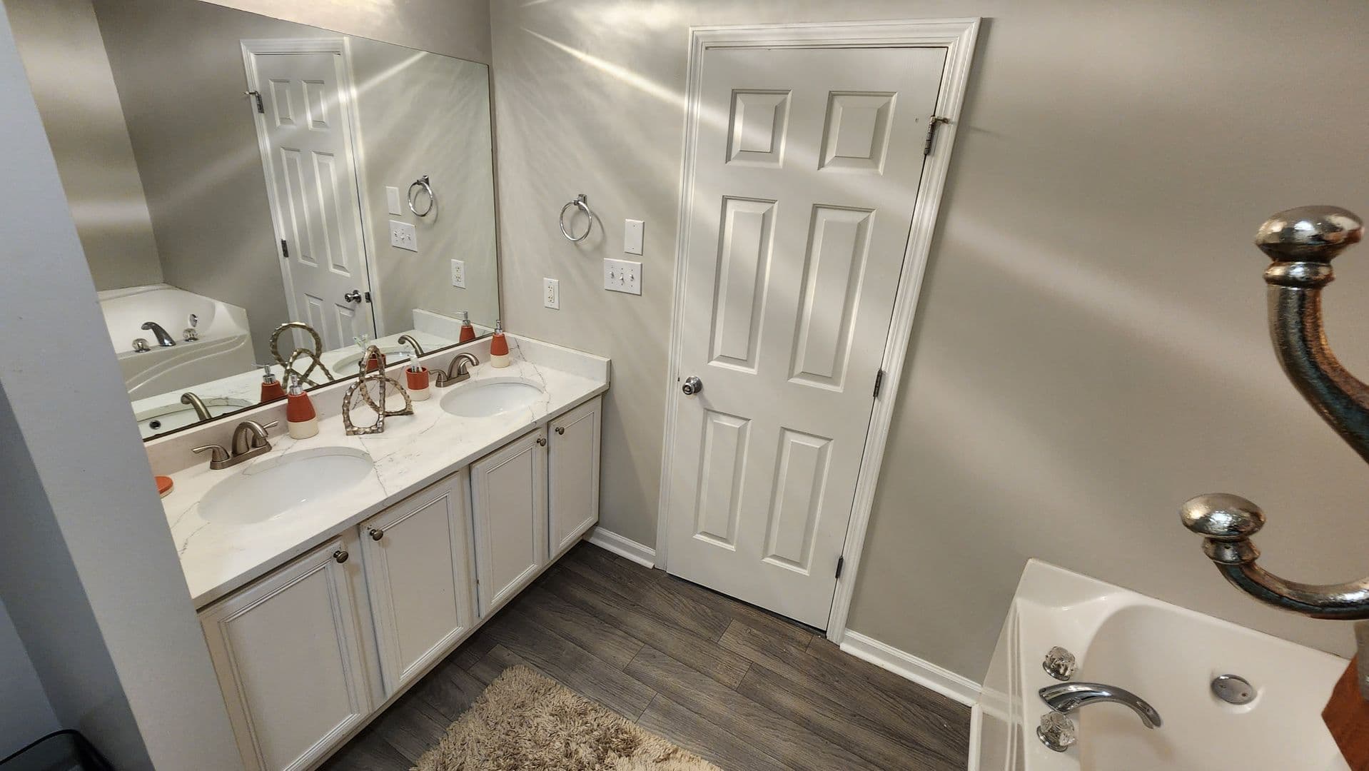 College Park House: 4850 W Park Cir