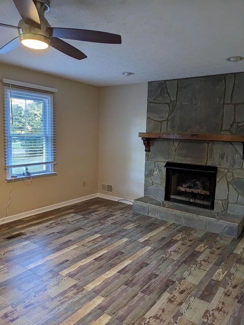 Marietta House: 450 Karl Ct