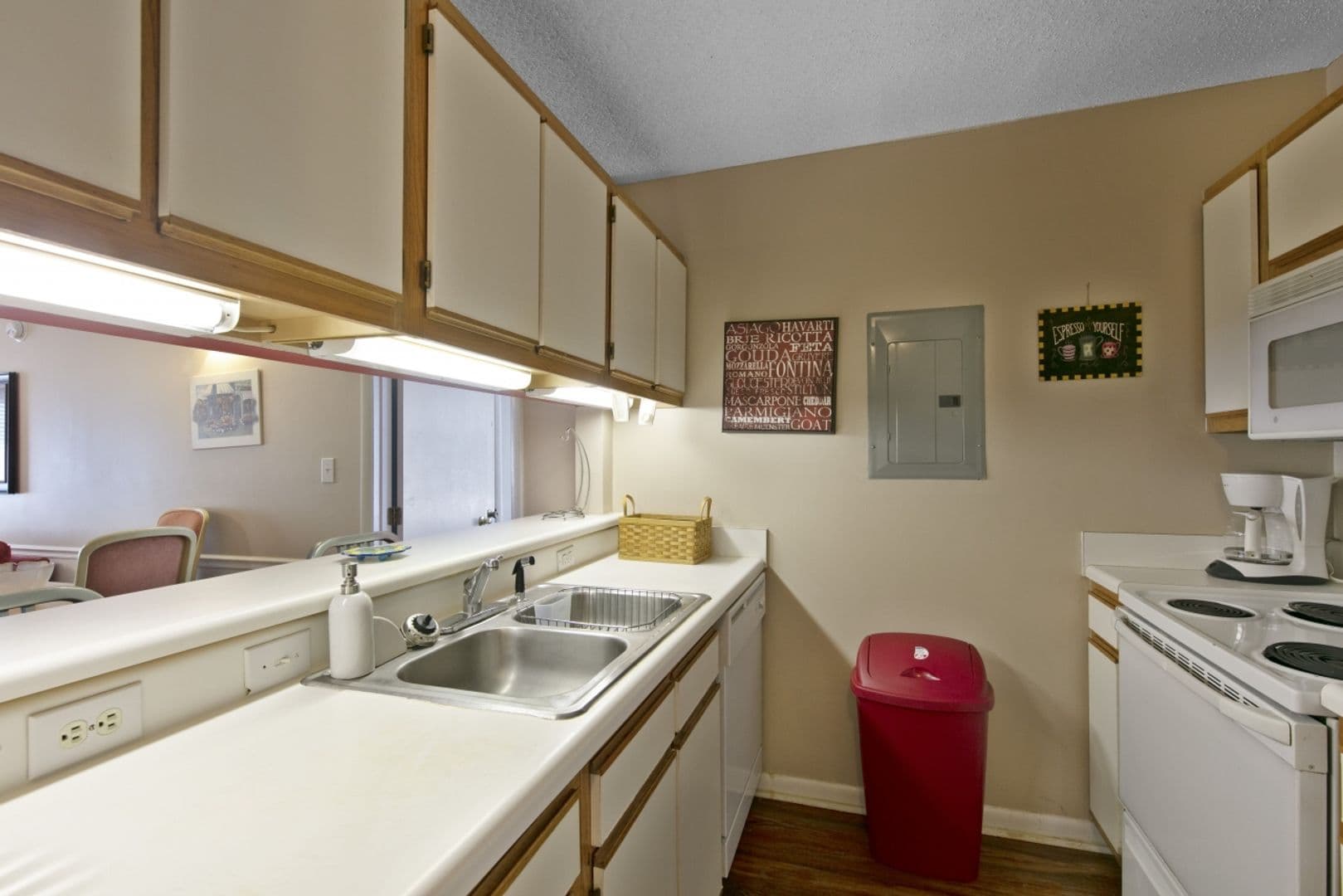 Raleigh House: 1251 #002 University Ct