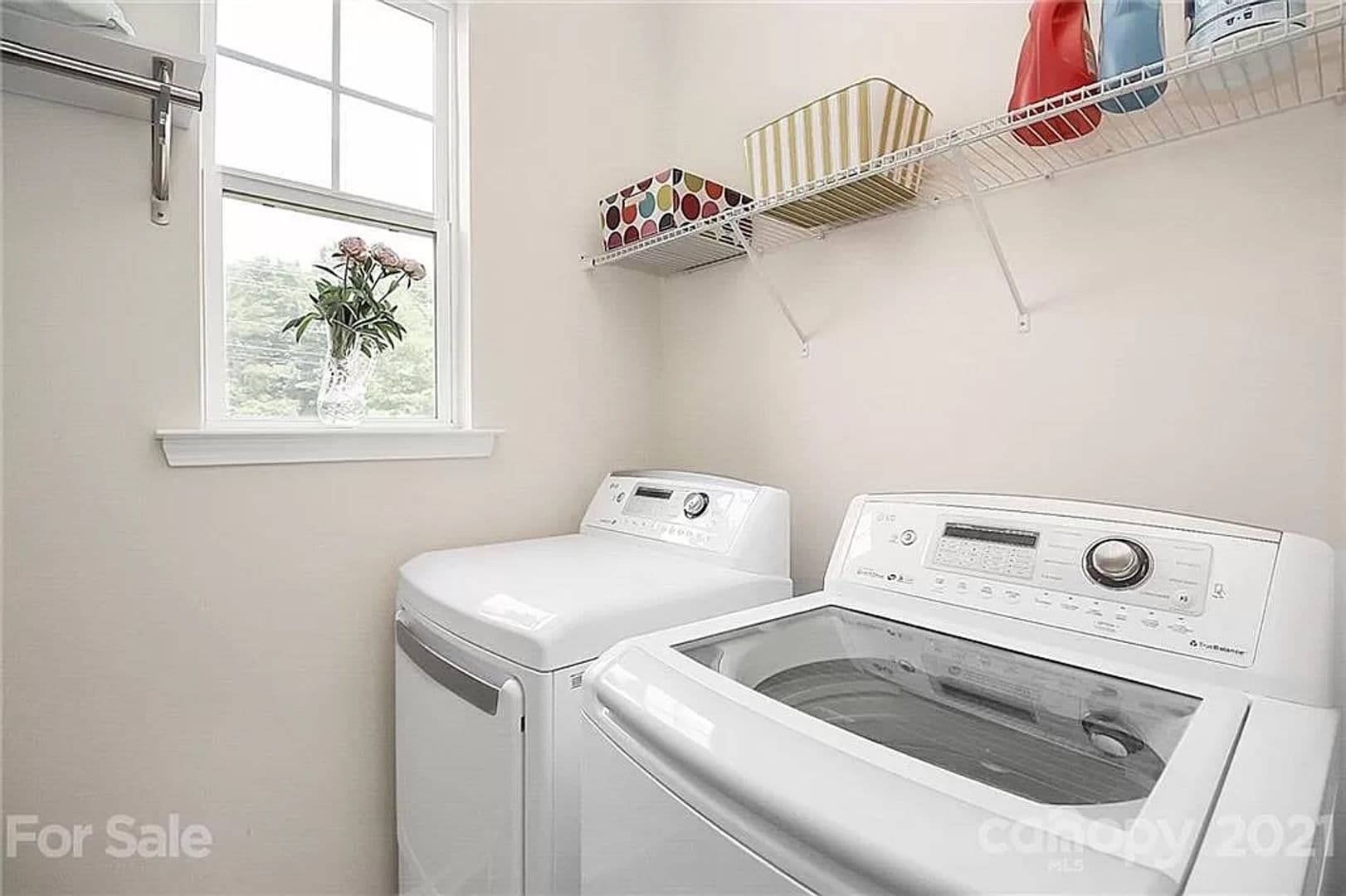 Charlotte House: 1502 Sharon Rd W