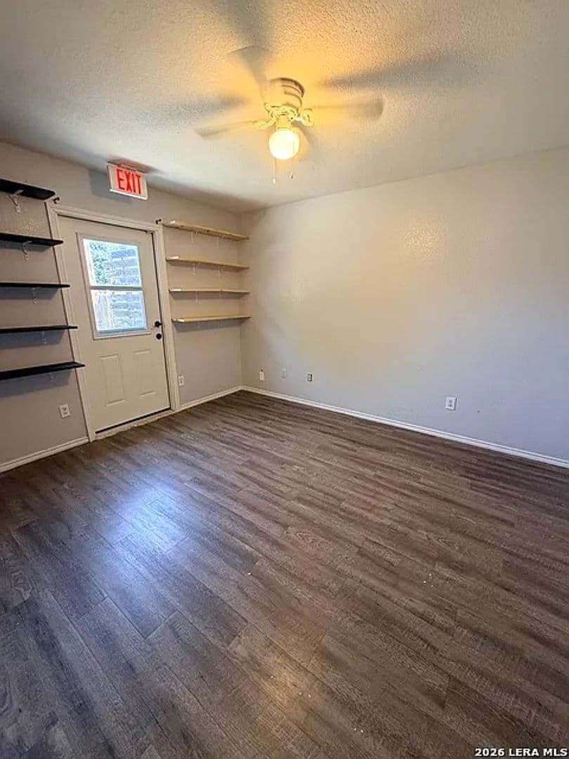San Antonio House: 6131 Lake Victoria St