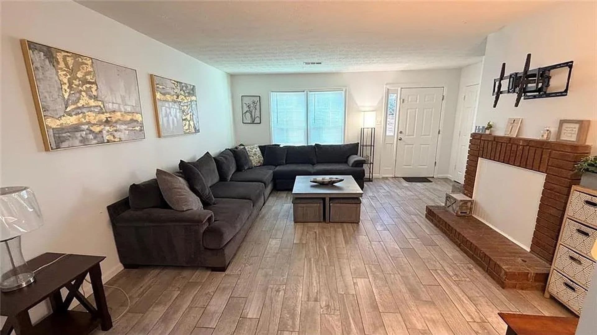 Roswell House: 250 Mill Creek Pl