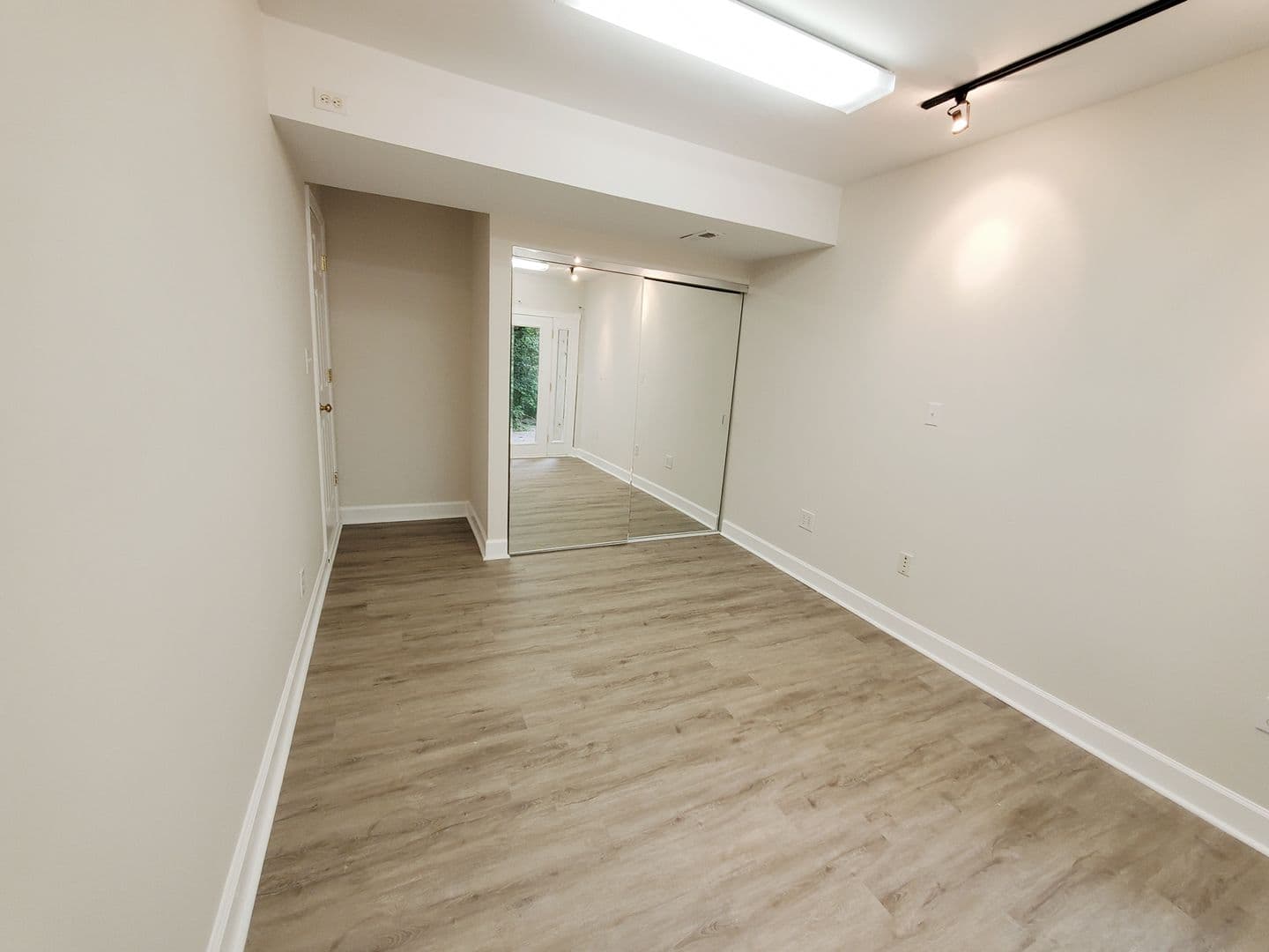 Raleigh House: 2824 Henslowe Dr