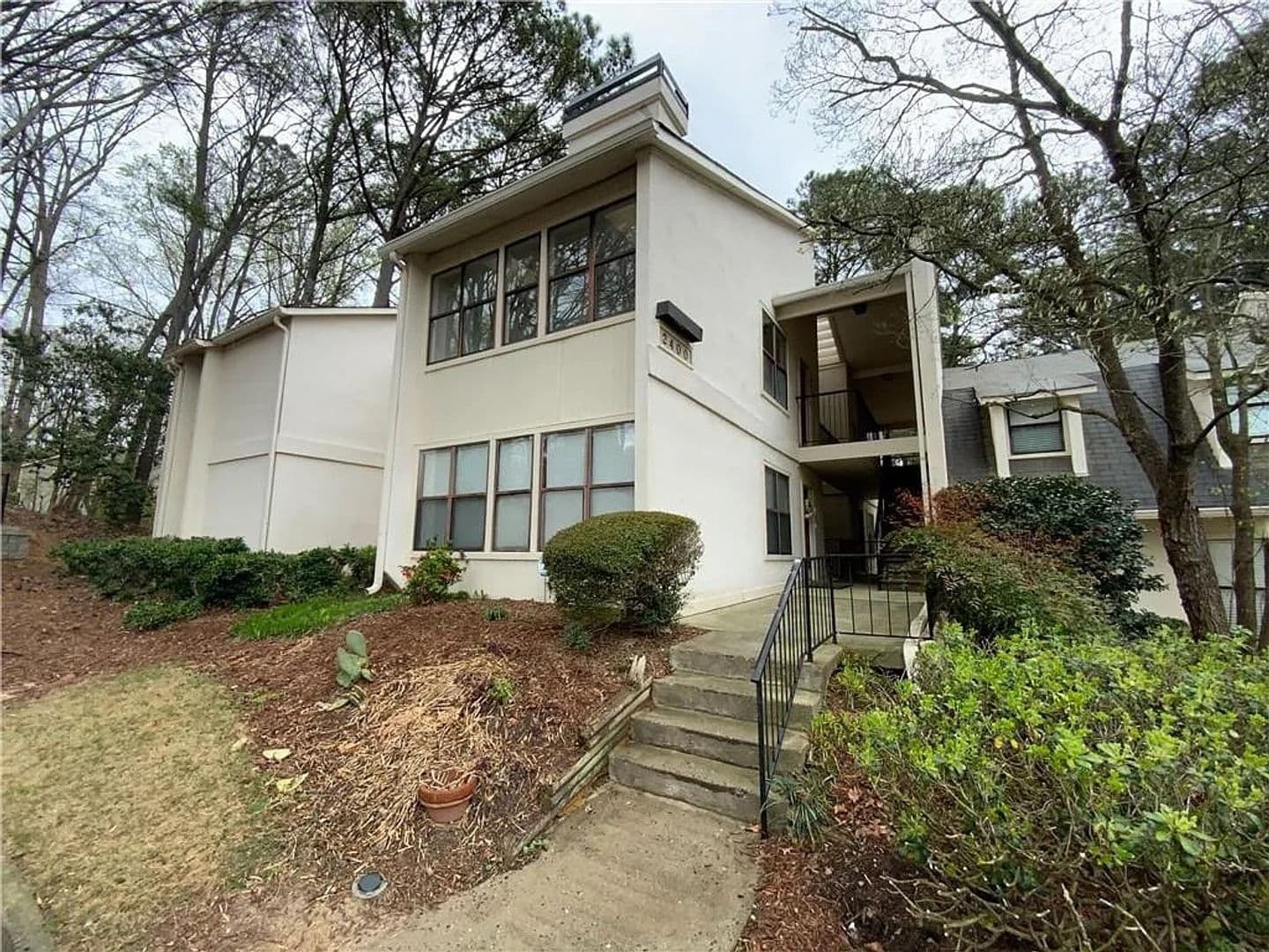 Atlanta House: 2404 Huntingdon Chase