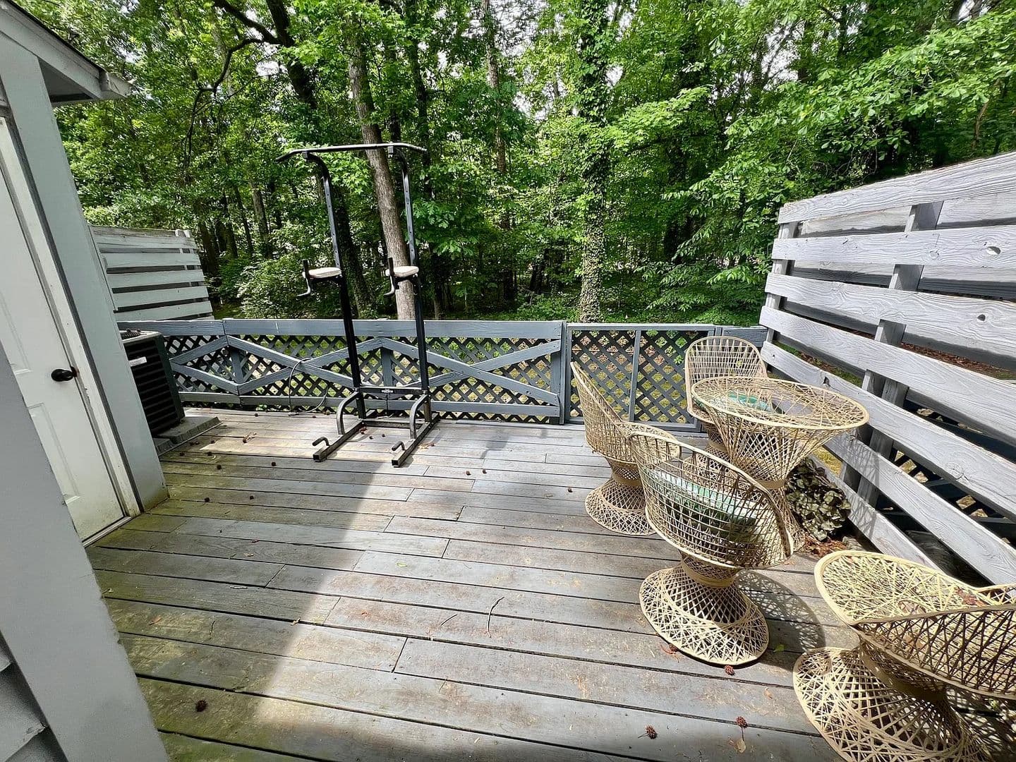 Durham House: 2 Willow Bridge Dr