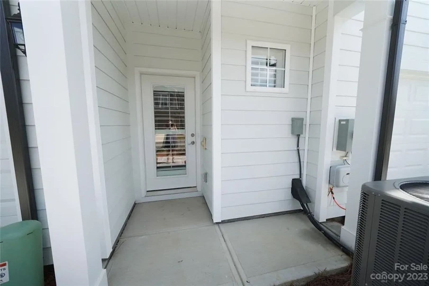 Charlotte House: 22047 Lani Dr