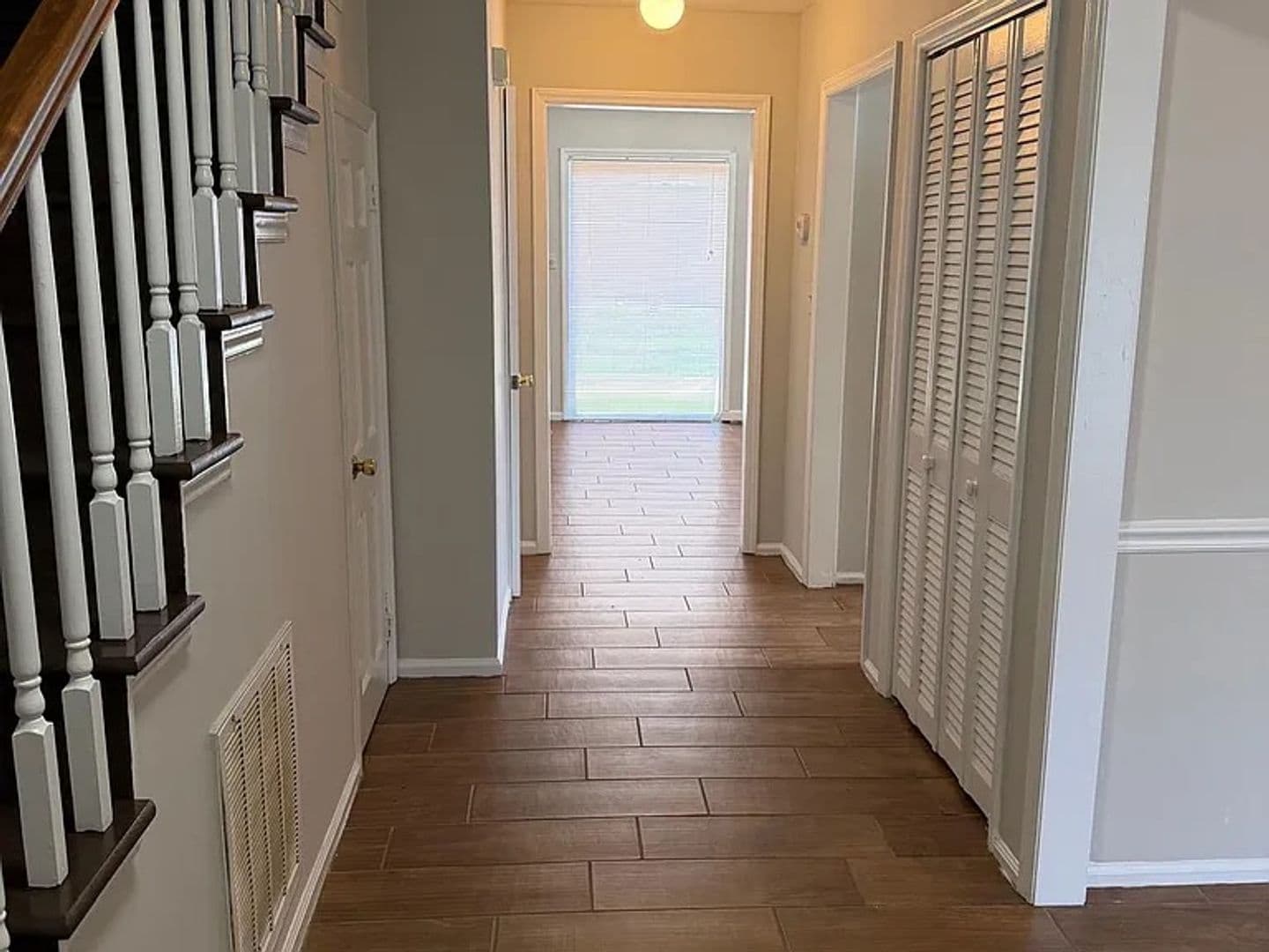Burlington House: 1421 W Front St
