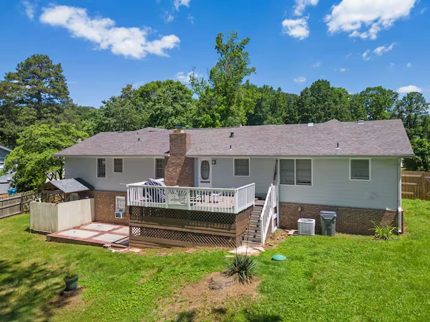 Lilburn House: 493 Greg Dr SW