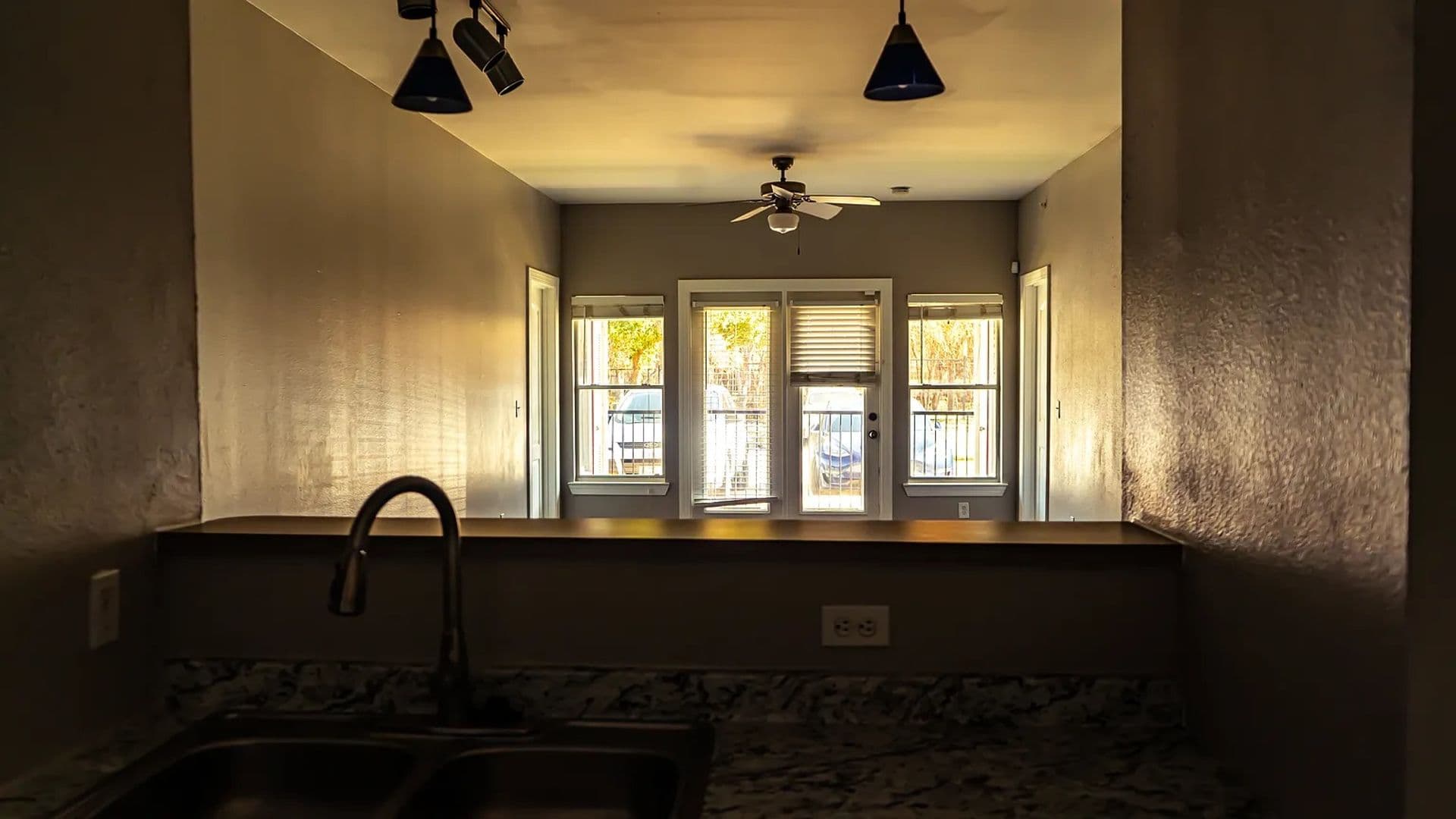 Austin House: 1901 Crossing Pl