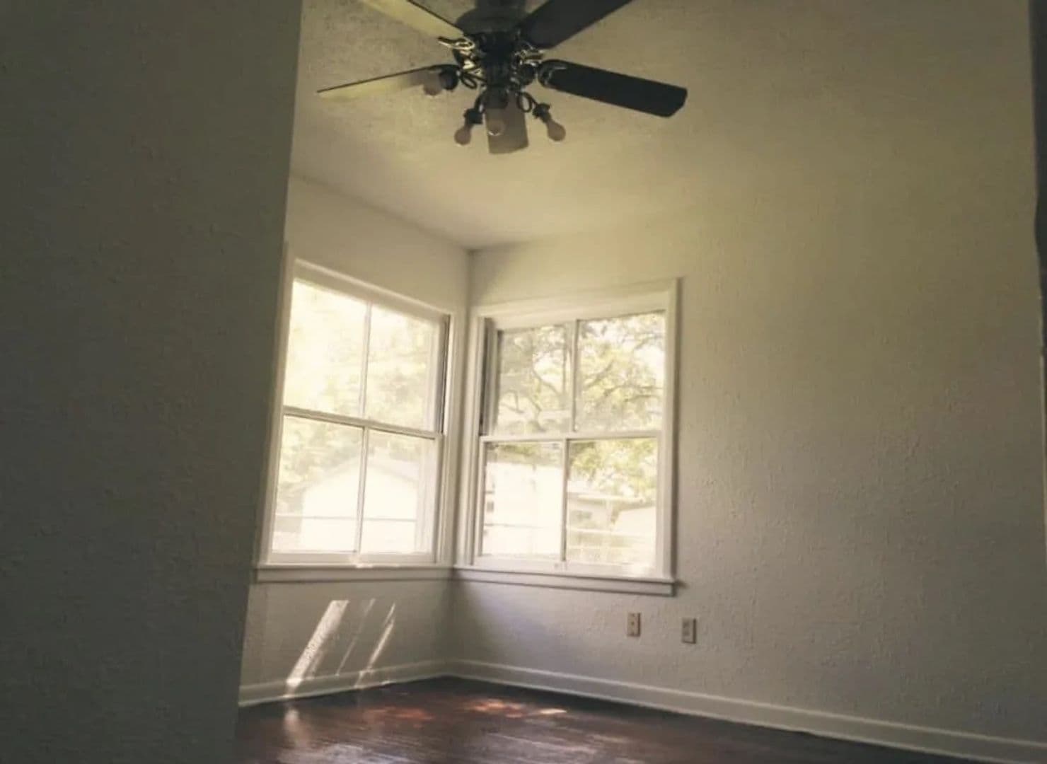 San Antonio House: 302 Nash Blvd