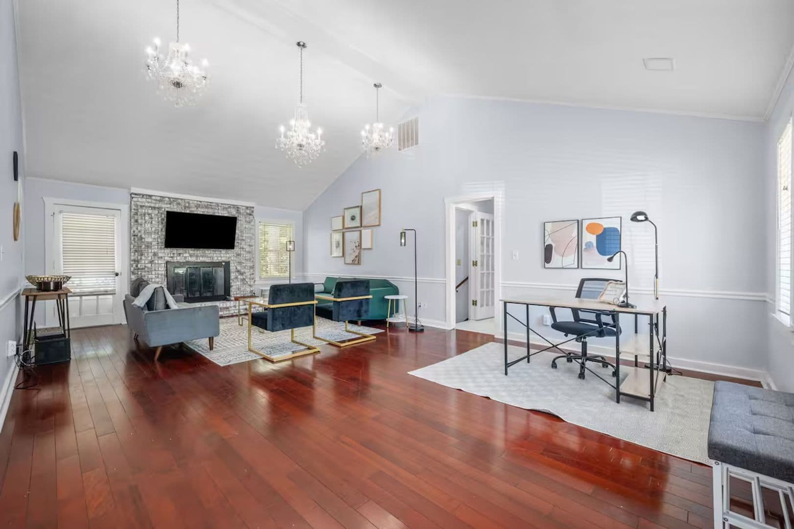 Lilburn House: 493 Greg Dr SW