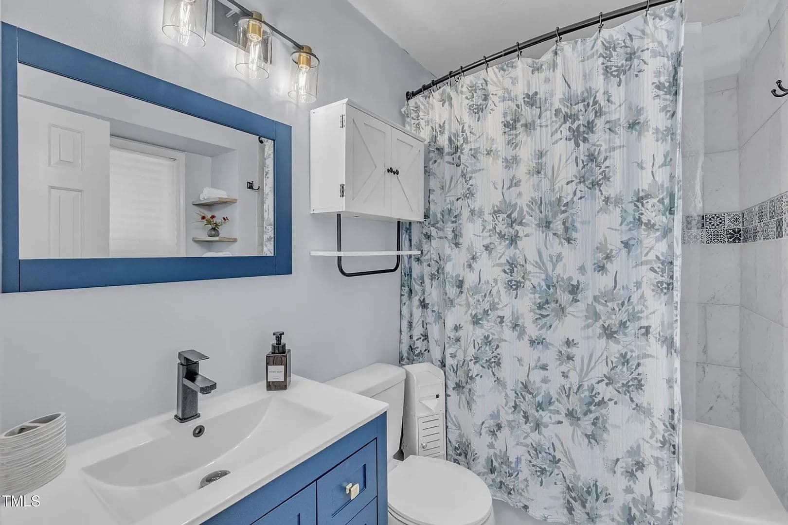 Raleigh House: 105 Tall Rock Ct