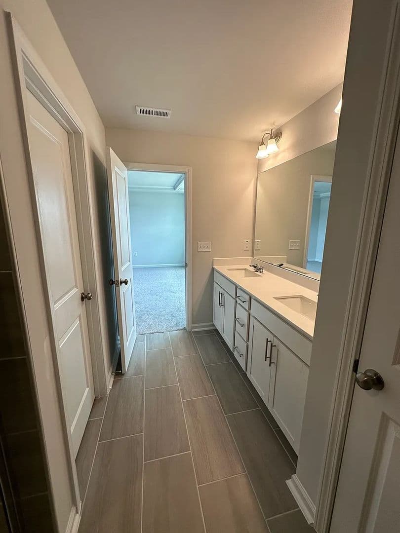 Raleigh House: 5024 Arkrose Dr