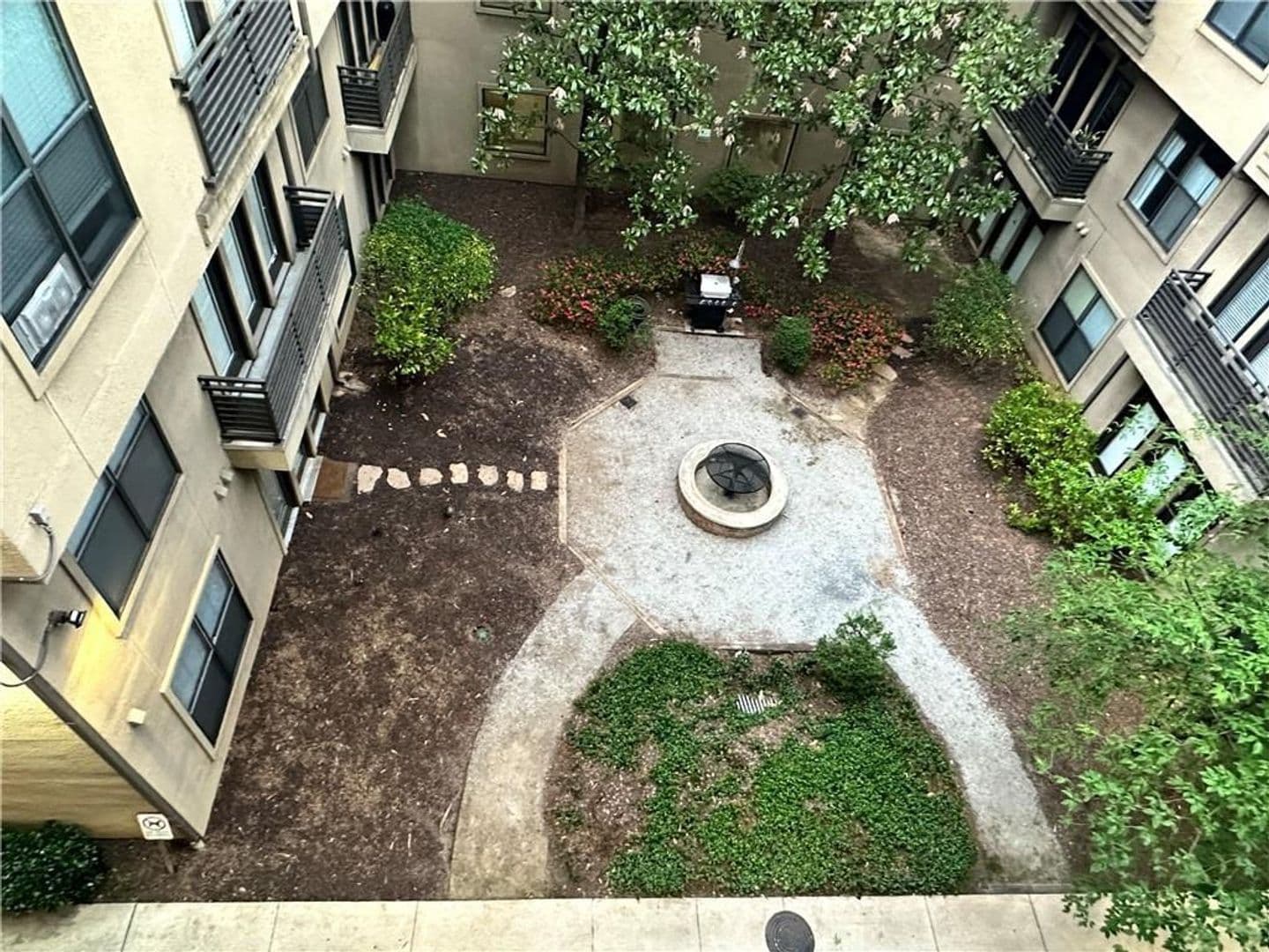 Atlanta House: 400 17th St NW