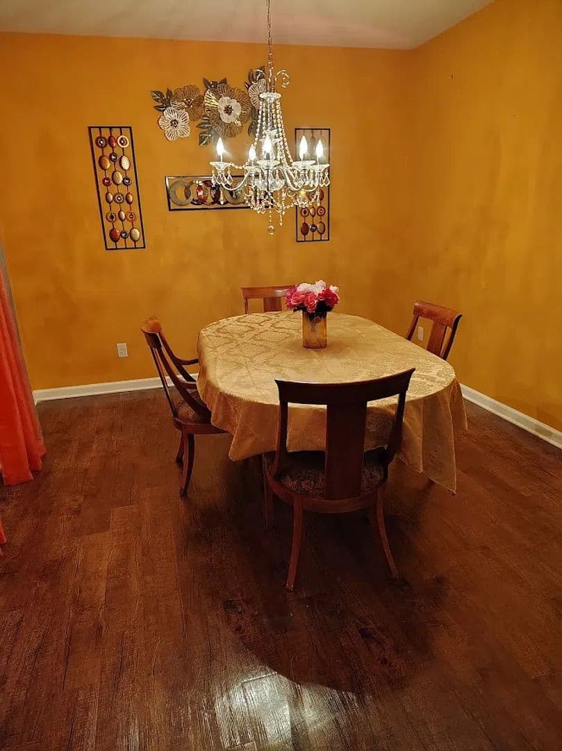 Atlanta House: 829 Blue Hill Ln