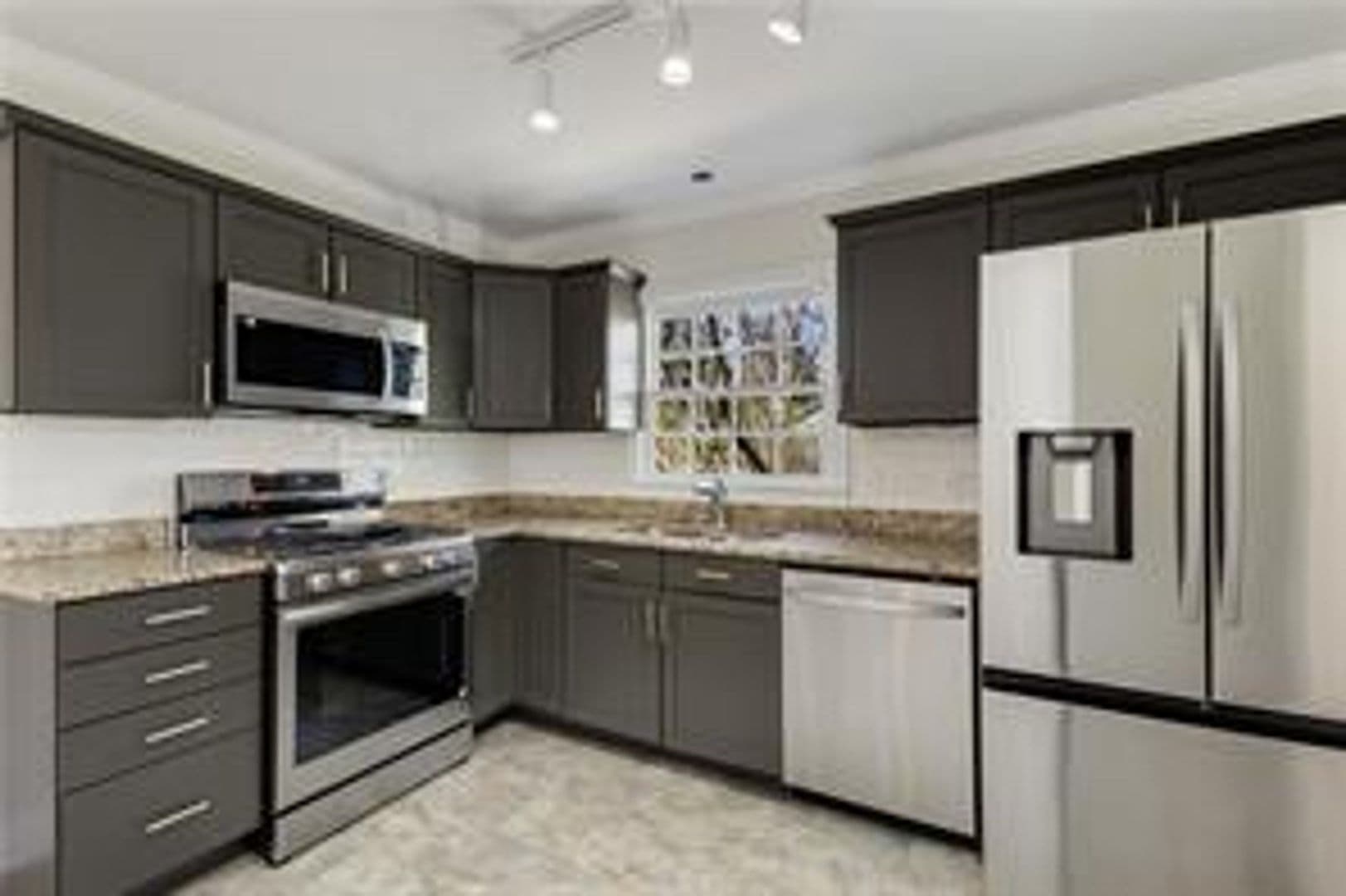 Atlanta House: 2126 Jernigan Dr SE