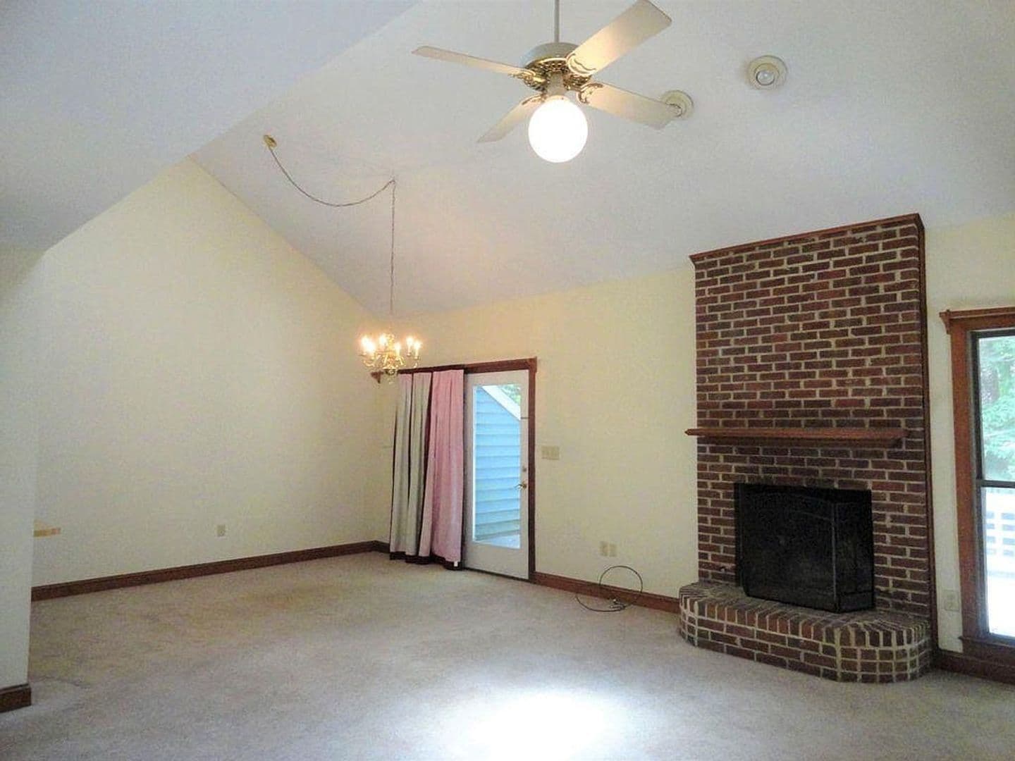Raleigh House: 700 Grove Ave
