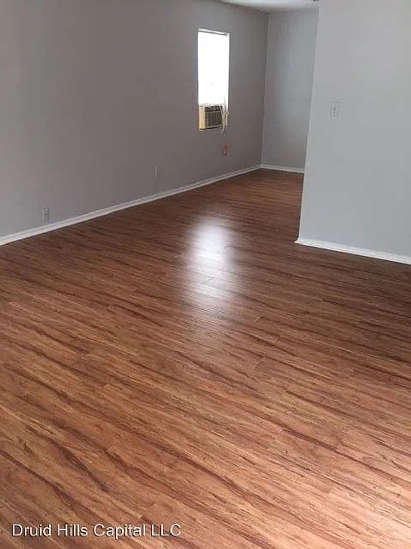 Atlanta House: 1282 Crystal Lake Rd