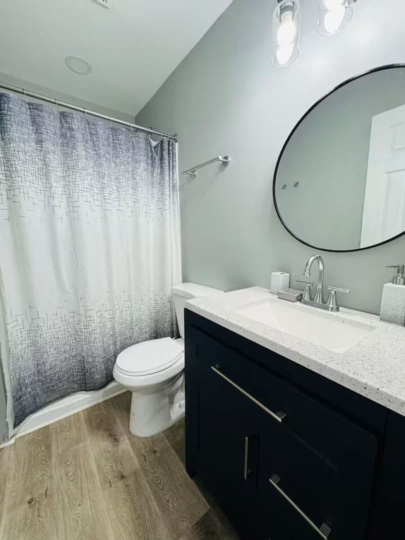 Riverdale House: 500 Denham St