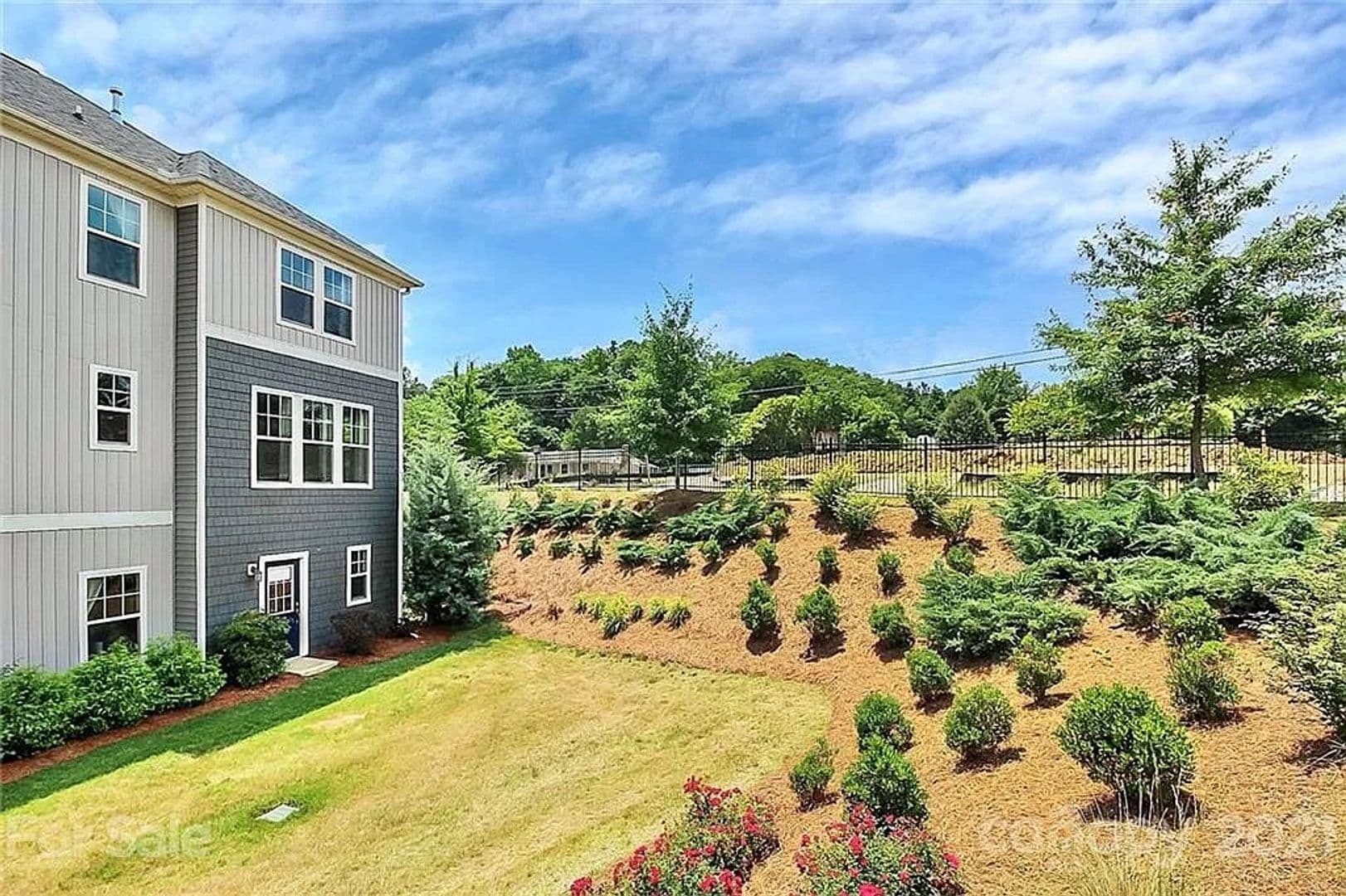 Charlotte House: 1502 Sharon Rd W