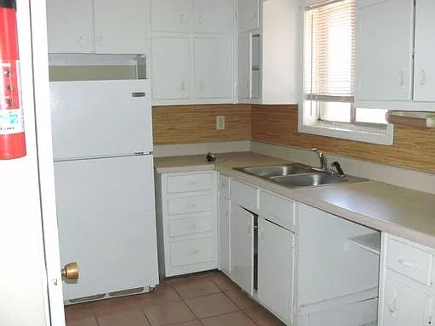 Riverdale House: 609 Allen Dr