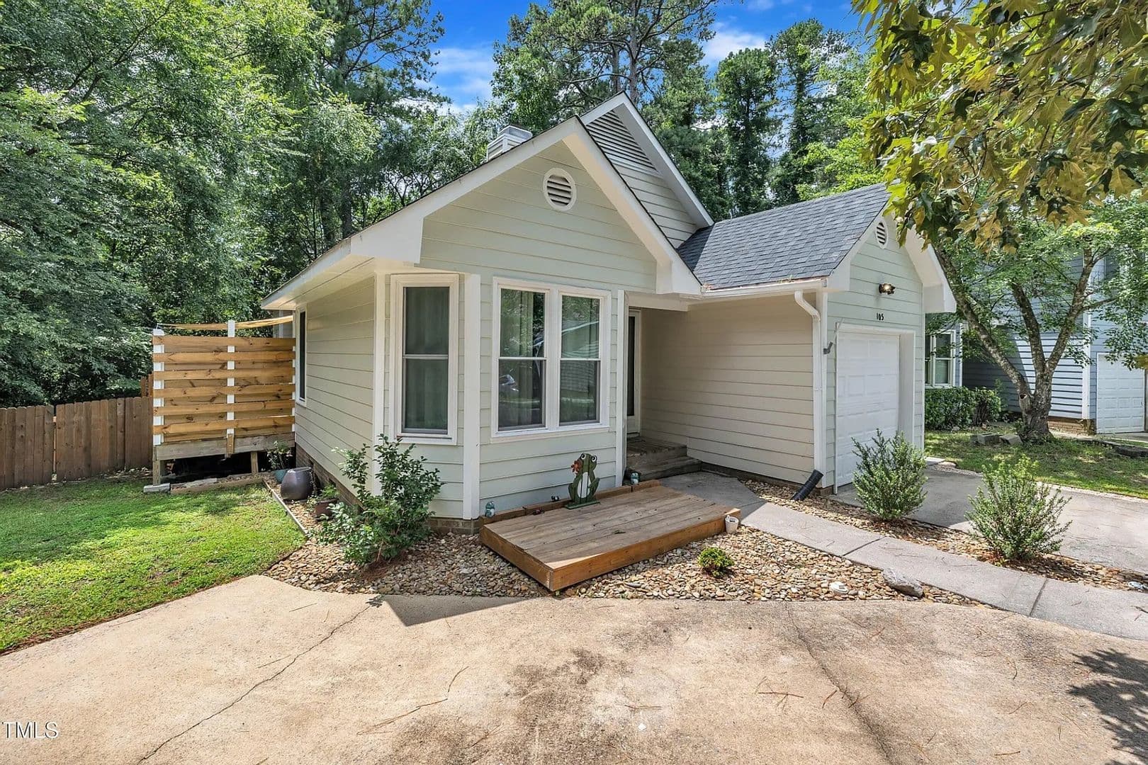 Raleigh House: 105 Tall Rock Ct