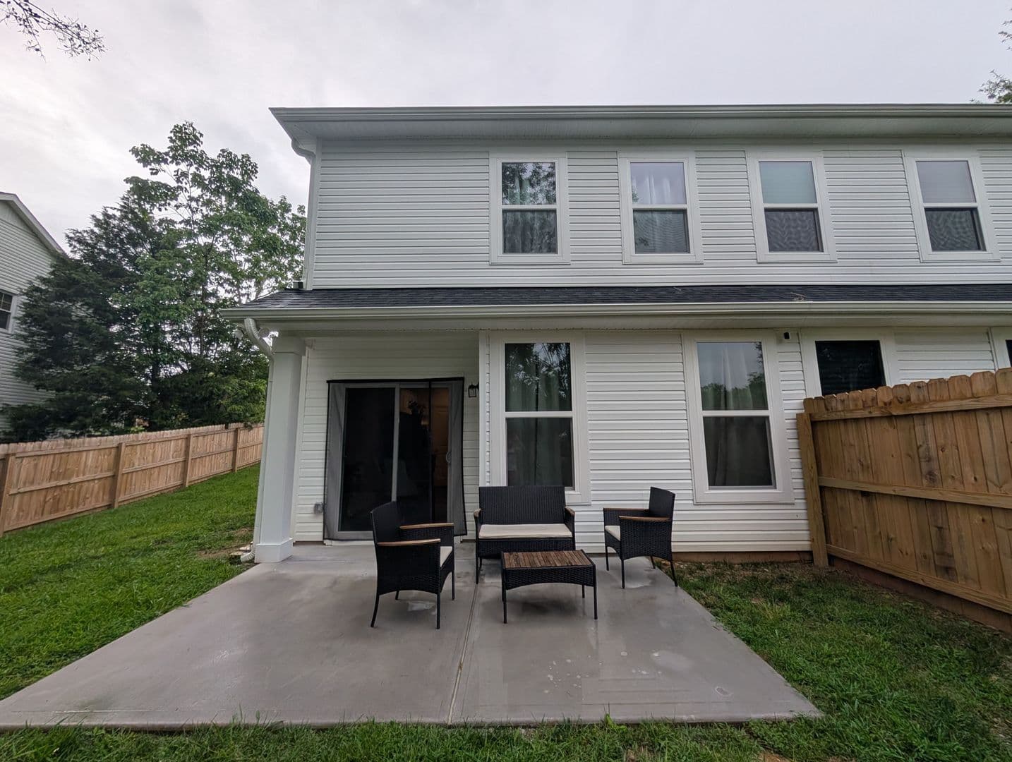 Charlotte House: 6043 Sullins Rd