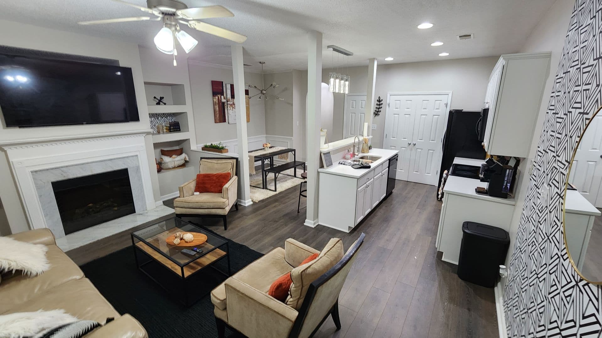College Park House: 4850 W Park Cir