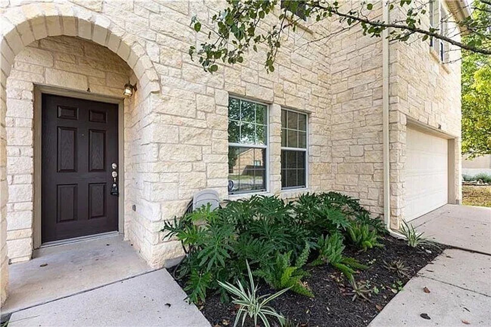Leander House: 2108 Cottontail Dr